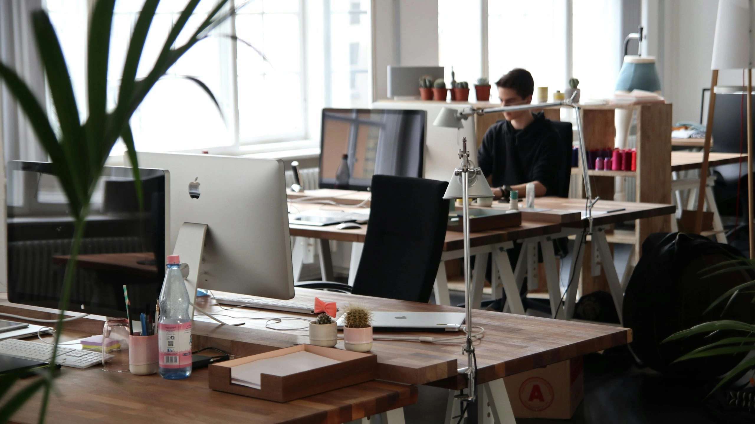 Desk Sharing Software: 9 Best Tools for Hybrid Workplaces